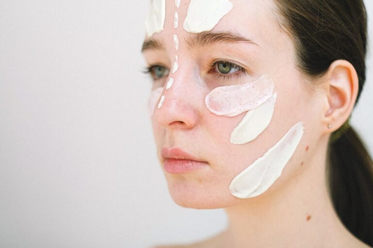 Naturalne peelingi enzymatyczne: delikatne złuszczanie dla wrażliwej i naczynkowej cery