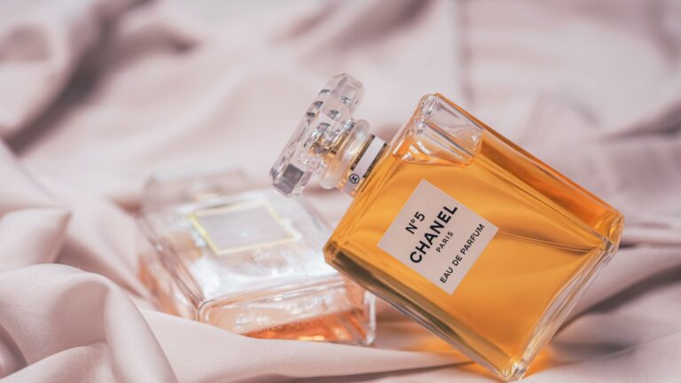 Kosmetyki bezzapachowe (fragrance-free) – kiedy to konieczność, a kiedy trend?