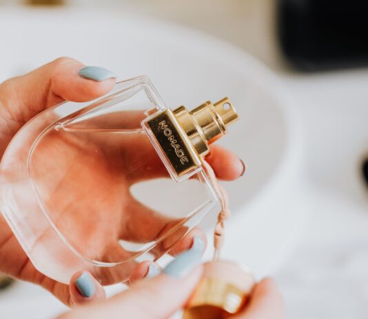 Kosmetyki bezzapachowe (fragrance-free) – kiedy to konieczność, a kiedy trend? Kosmetyki bezzapachowe (fragrance-free) – kiedy to konieczność, a kiedy trend?
