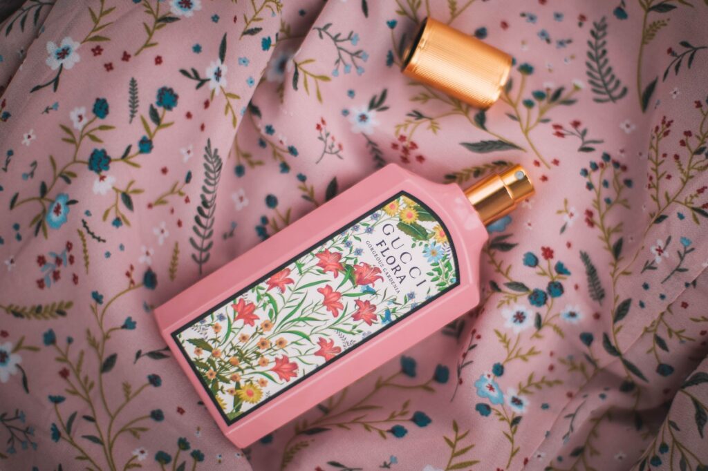 Kosmetyki bezzapachowe (fragrance-free) – kiedy to konieczność, a kiedy trend?